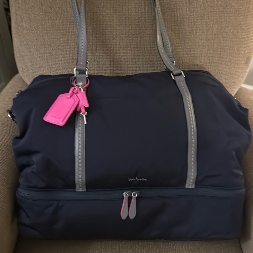 VERA BRADLEY Midtown Travel Bag in classic navy NWT